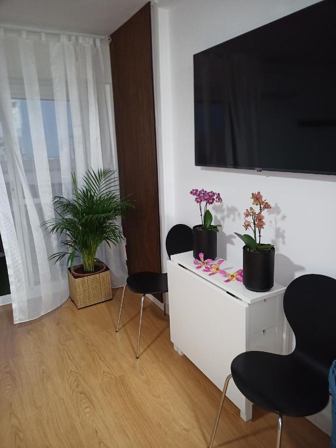 Sweet Home Benalmadena, Estudio Con Vistas Al Mar Y Excelente Conexion Wifi, Para No Fumadores, Con Piscinas, Sea Views, With Swimming Pools, Completely Renovated, Ideal For Older People, Bright With Morning Sun, No Smoking Luaran gambar
